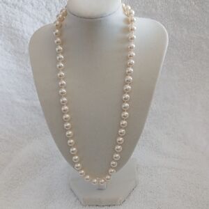 Elegant Cream Vintage Pearl Necklace